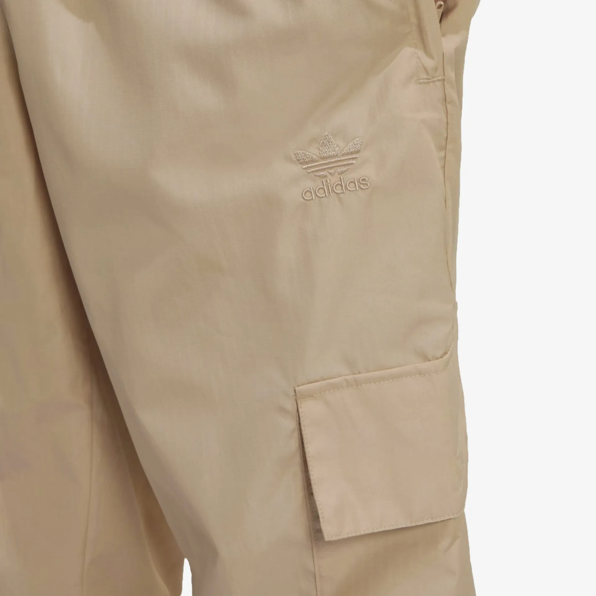 Adidas Originals | GRAPHIC OZWORLD CARGO PANTS  { MAGIC BEIGE