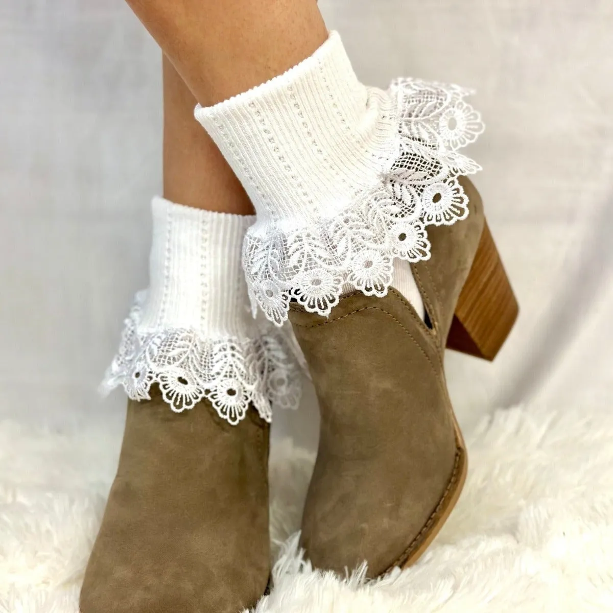 BLOSSOM  lace cuff socks - white