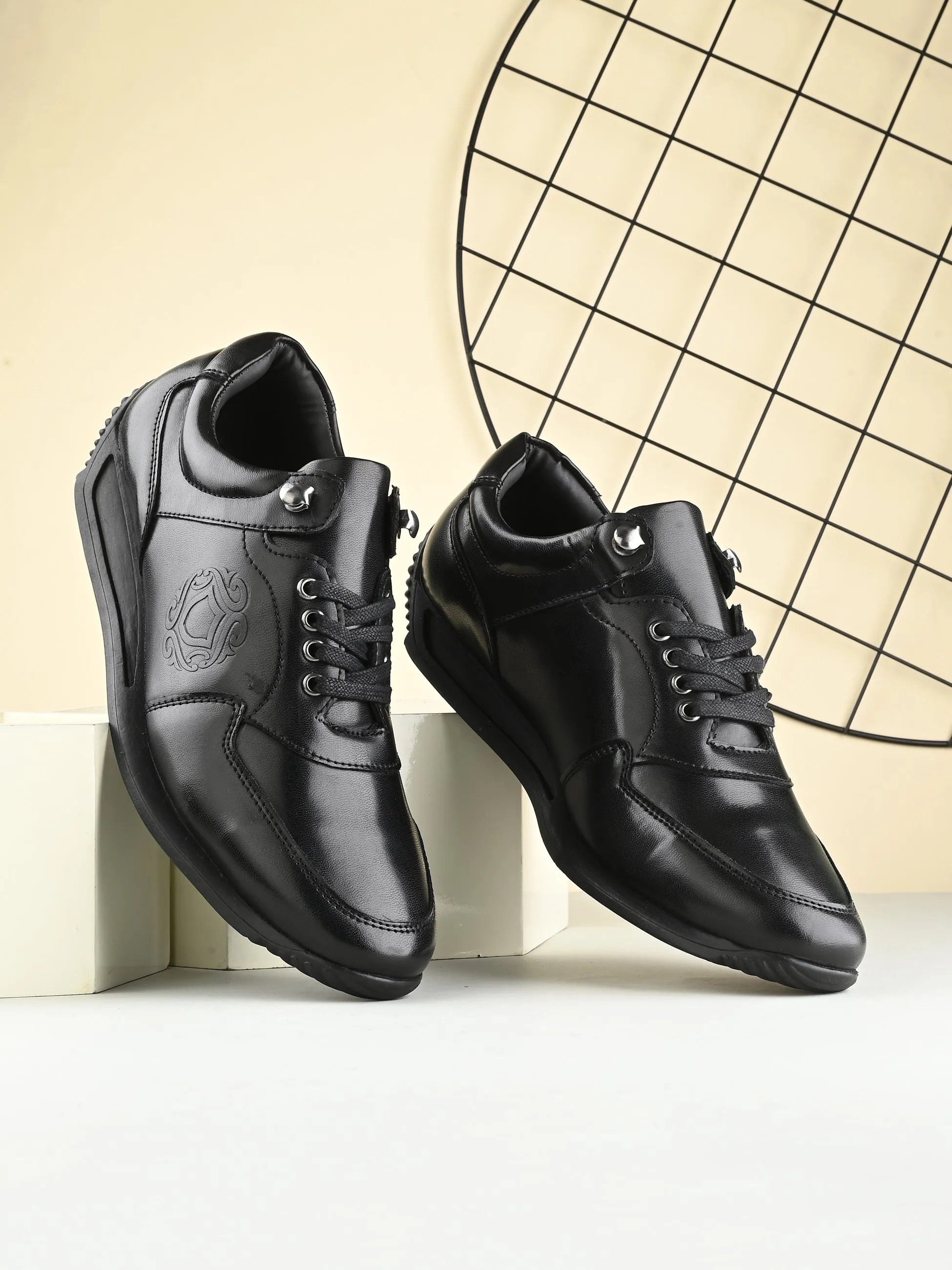 Clamor Black Sneakers