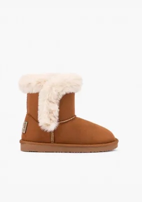 Tan water repellent boots with fur